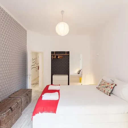 Flh Madragoa Flat With Art And Terrace 아파트
