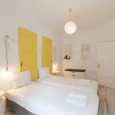 Flh Madragoa Flat With Art And Terrace 아파트 리스본