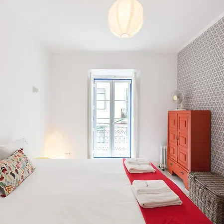 Flh Madragoa Flat With Art And Terrace 아파트