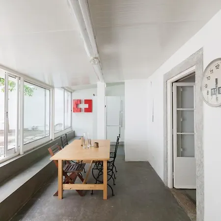 아파트 Flh Madragoa Flat With Art And Terrace 리스본