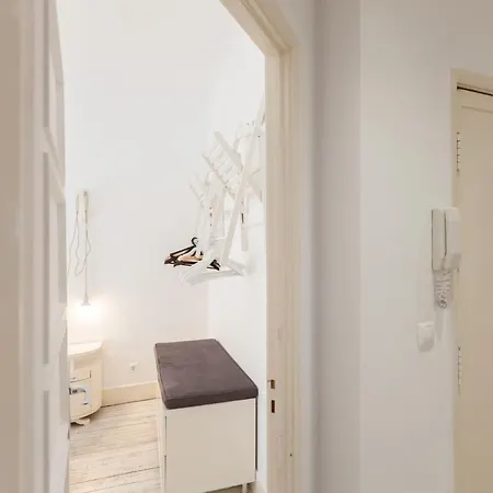 Flh Madragoa Flat With Art And Terrace * 리스본